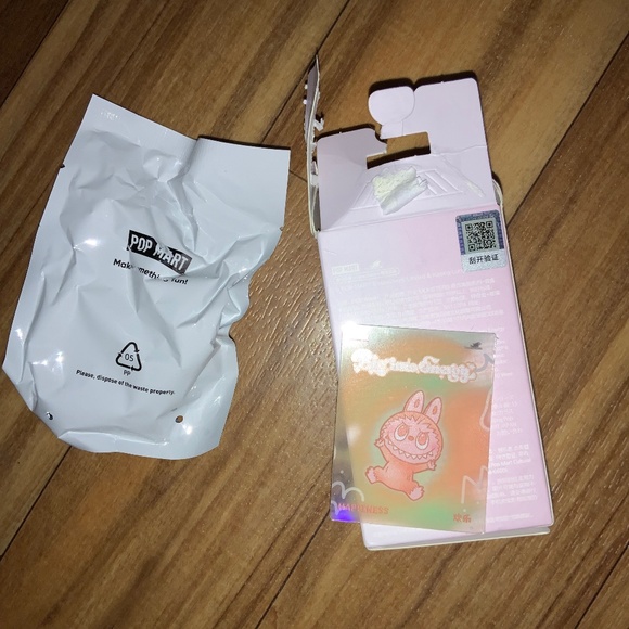 Pop Mart Big Into Energy Labubu Happiness Phone Charm - Picture 1 of 2